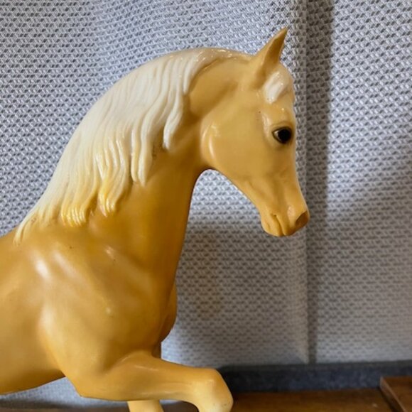 Signed Breyer Traditional Horse, Faith, Family Palomino Arabian Stallion‎ 1994 - Picture 3 of 9
